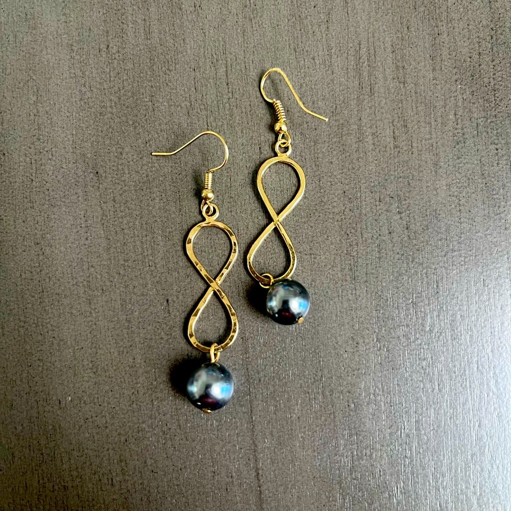 Tahitian pearl infinity earrings